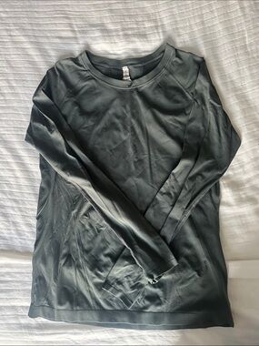 Athleta Long Sleeve Performance Tee in Dark Gray-Green